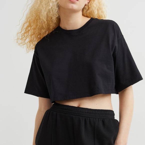 H&M Tops - H&M cropped tee
